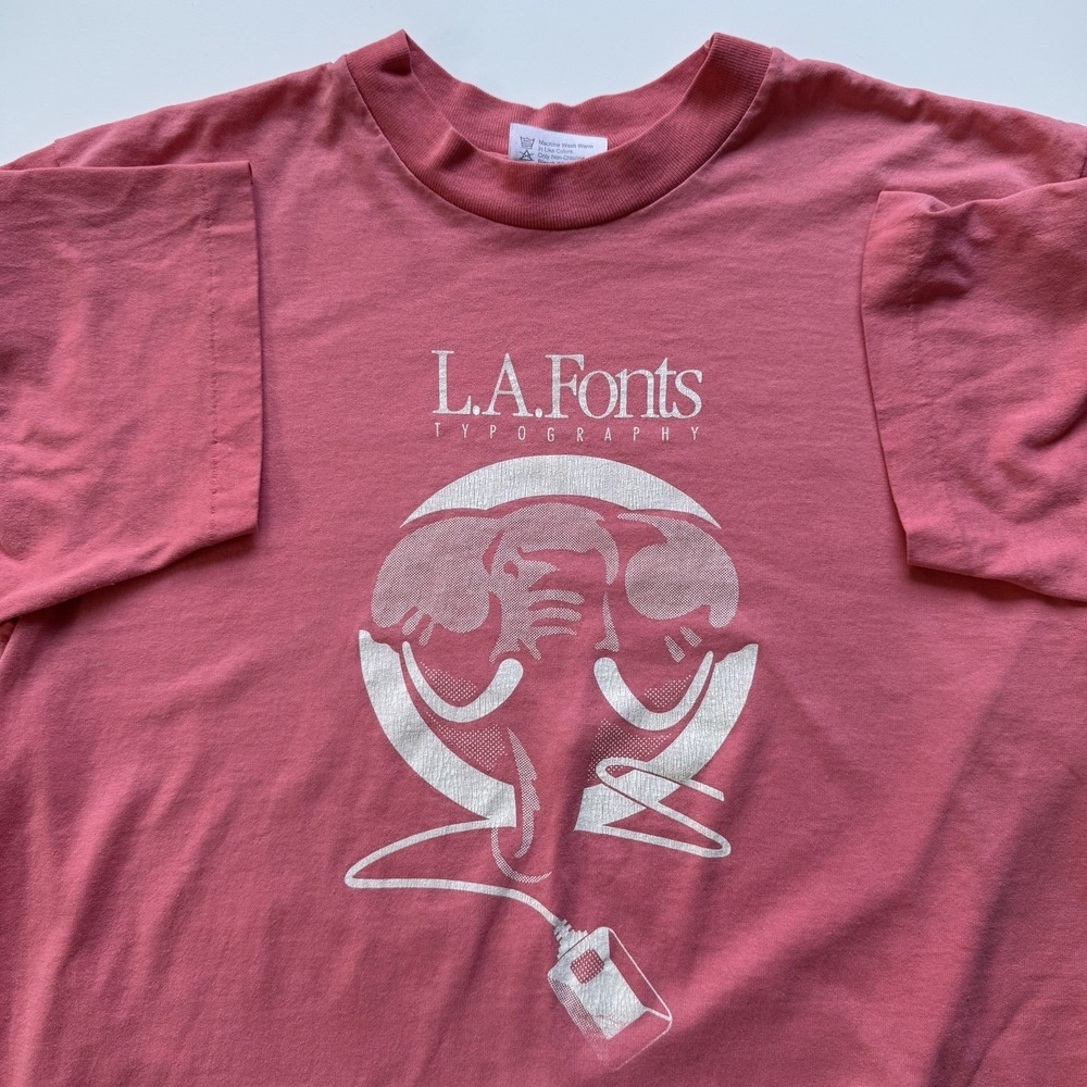 Vintage LA Fonts Typography T-Shirt Medium Single Stitch Pink Los Angeles Mac PC